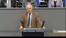 Dr. Gauweiler bei seiner Rede im Plenum des Deutschen Bundestages zum Thema "Auslandsschulgesetz" am 19. April 2013