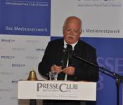 Peter Gauweiler bei der Laudatio zur Ehrenmitgliedschaft von Christian Ude im PresseClub München