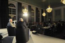 Wilfried Scharnagl und Peter Gauweiler bei der Auftaktveranstaltung "BAYERN Zuerst. Reden über Europa" auf Schloss Theuern in Ansbach am 30. April 2014