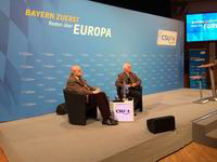 Peter Gauweiler gemeinsam mit Wilfried Scharnagl bei "BAYERN Zuerst. Reden über Europa" in Bad Wörishofen am 14. Mai 2014