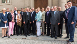 Gruppenfoto von der 1. Gesprächsrunde "Große Städte" mit Peter Tauber <br/> Quelle: CDU⁄CSU-Bundestagsfraktion