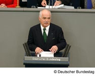 Dr. Peter Gauweiler bei seiner ersten Rede vor dem Deutschen Bundestag am 22. Mai 2003