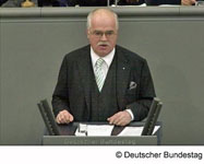Peter Gauweiler bei seiner Rede vor dem Deutschen Bundestag zum Thema "EU-Verfassung" am 11. Dezember 2003