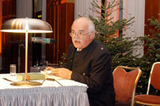 Dr. Peter Gauweiler liest Ludwig Thoma auf der Weihnachtsfeier 2004 der CDU/CSU-Bundestagsfraktion