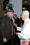 Besuch der Traunsteiner Gebirgsschützenkompanie bei Papst Benedikt XVI. in Castel Gandolfo am 30. Juli 2011